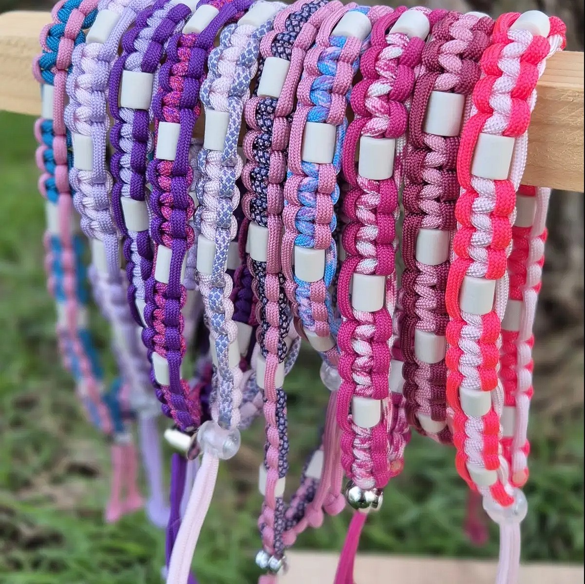 Collier anti-tiques avec motifs